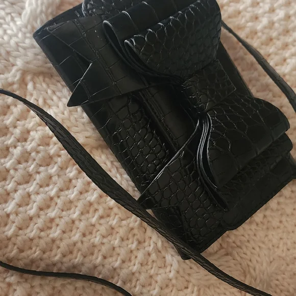 Betsey Johnson Wallet on a String / faux Leather with Betsey Bow / EUC - Picture 3 of 7